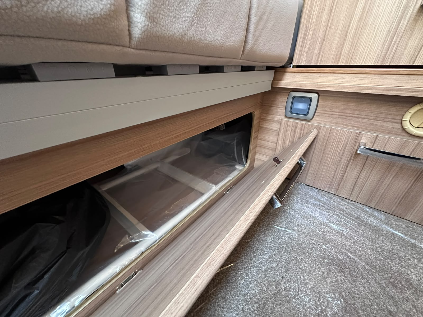 Lunar Galaxy 4ES – 2017 Caravan - Image 41