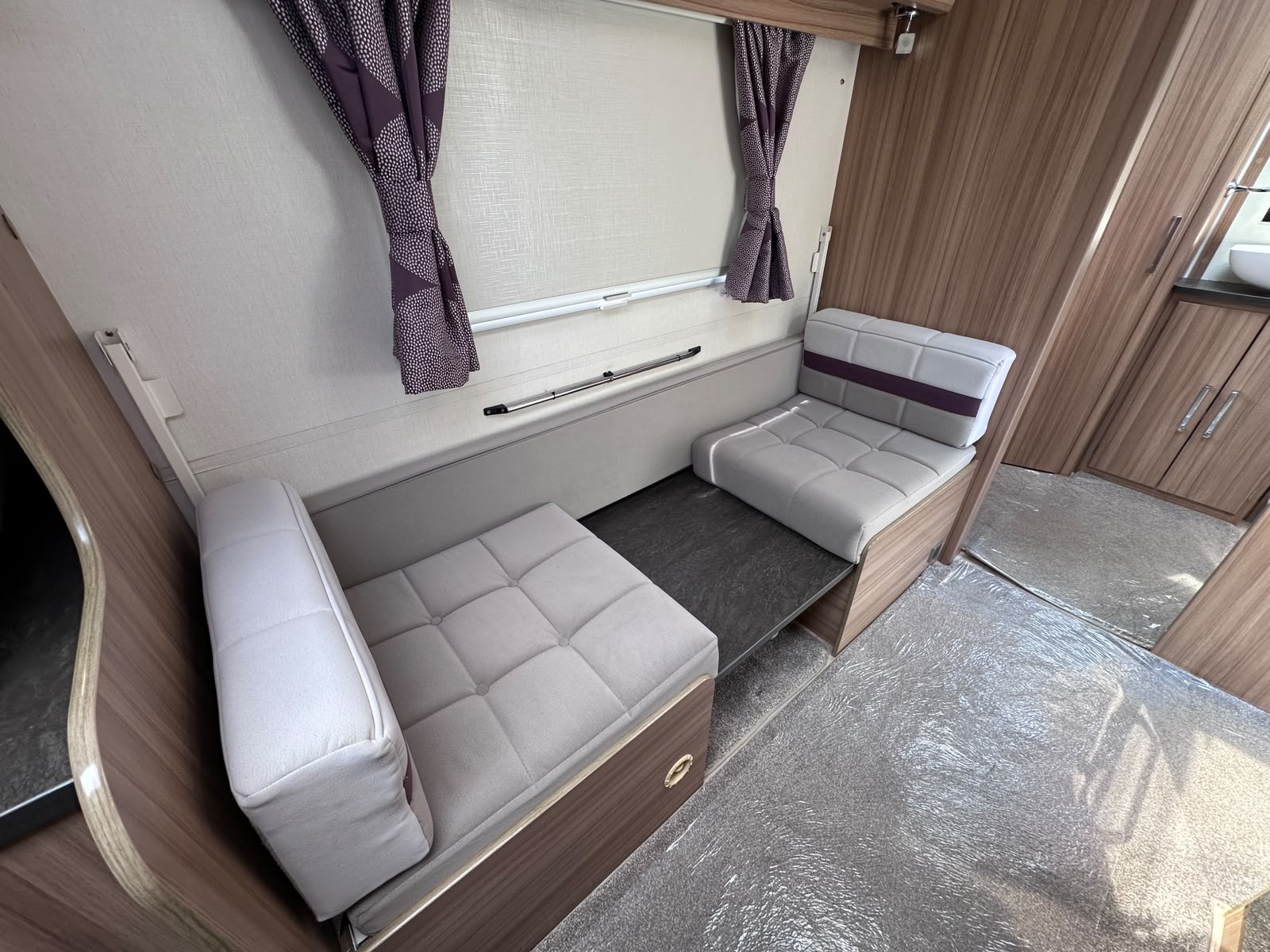 Lunar Galaxy 4ES – 2017 Caravan - Image 51