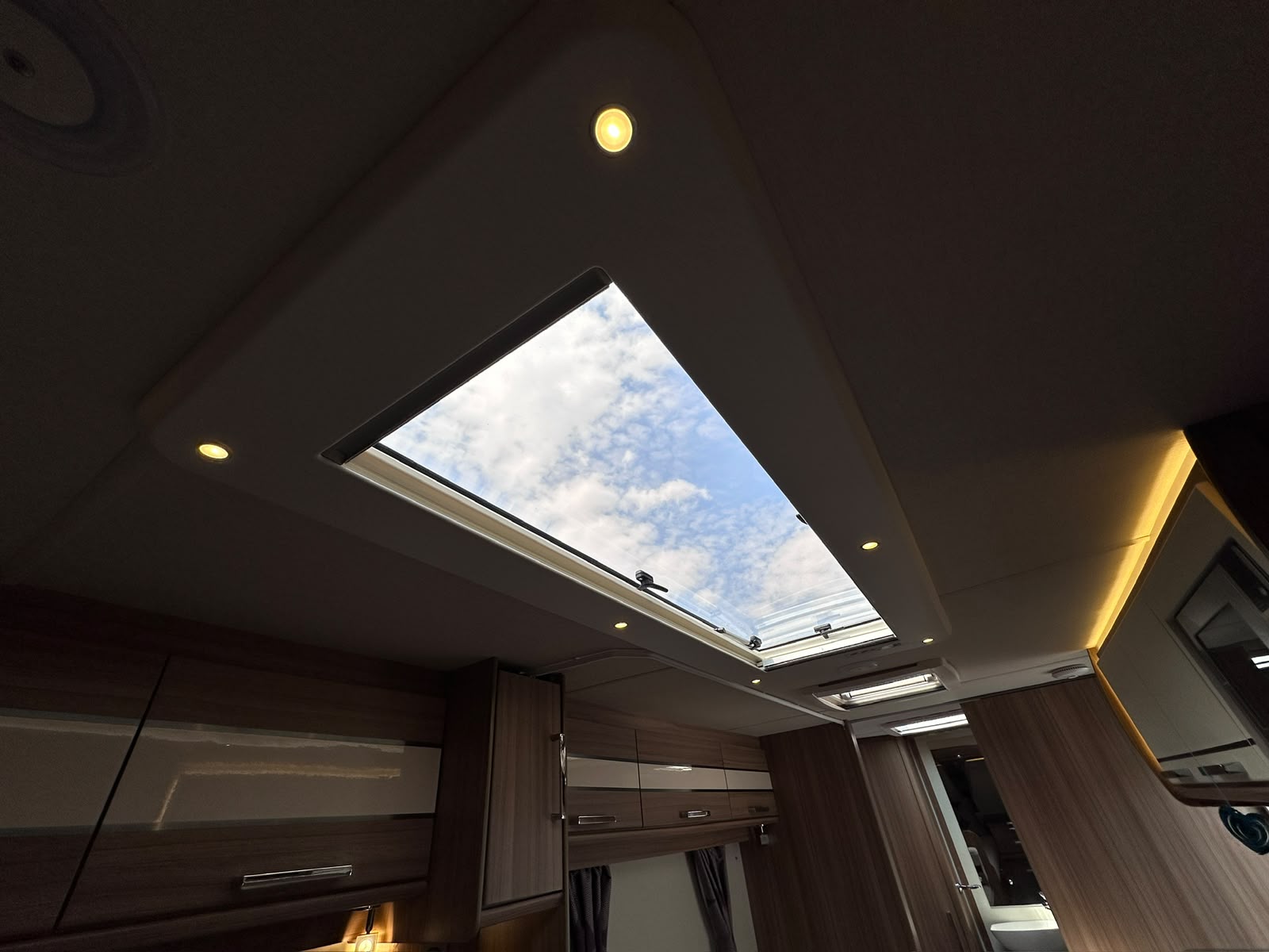 Lunar Galaxy 4ES – 2017 Caravan - Image 56