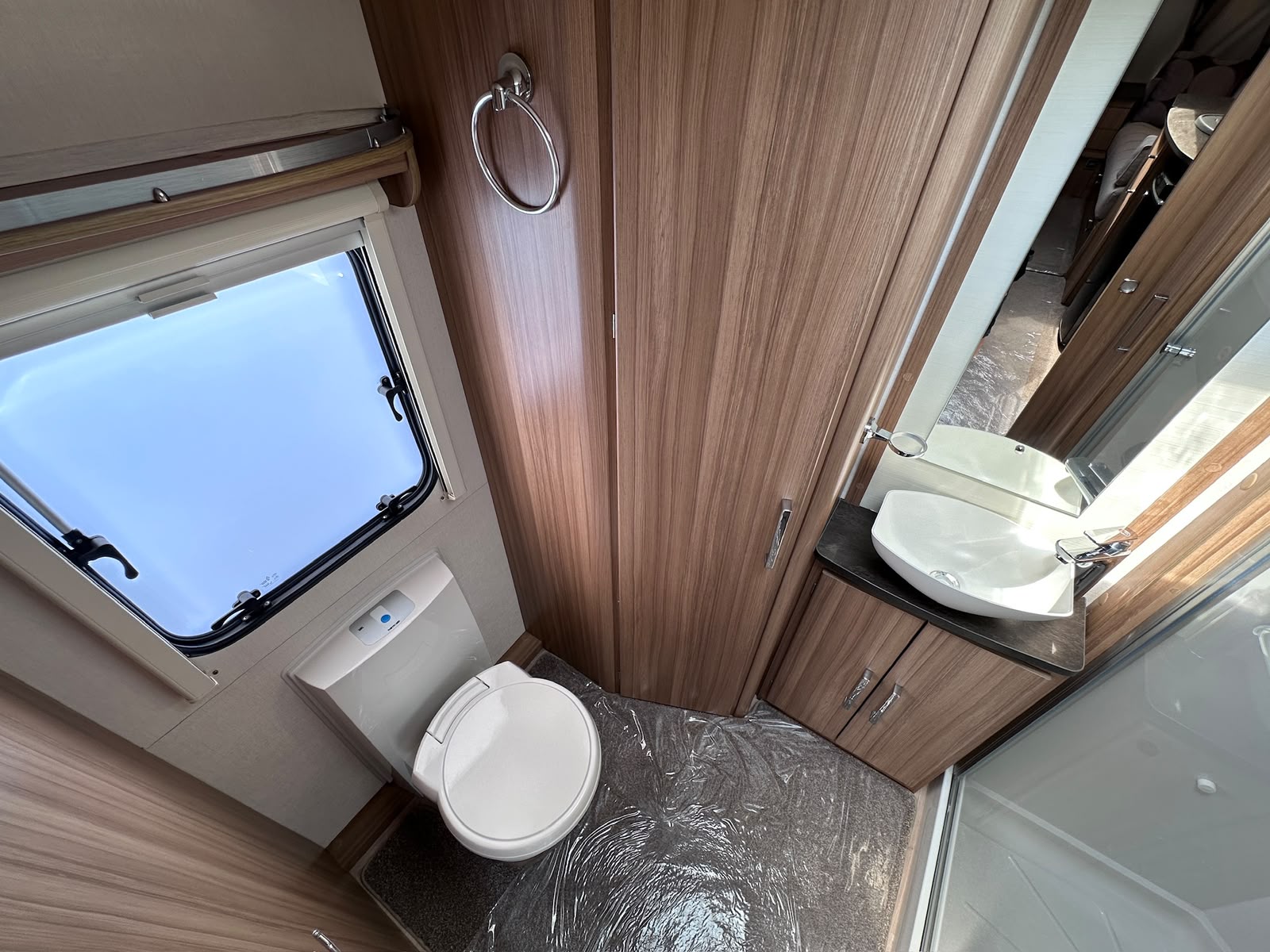 Lunar Galaxy 4ES – 2017 Caravan - Image 59