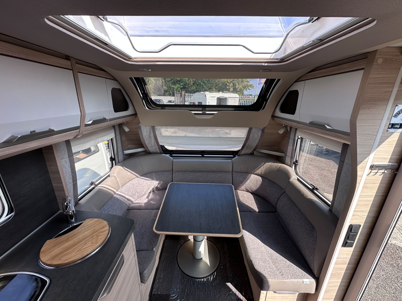 Knaus Südwind 450 UE – 2020 Caravan - Image 17