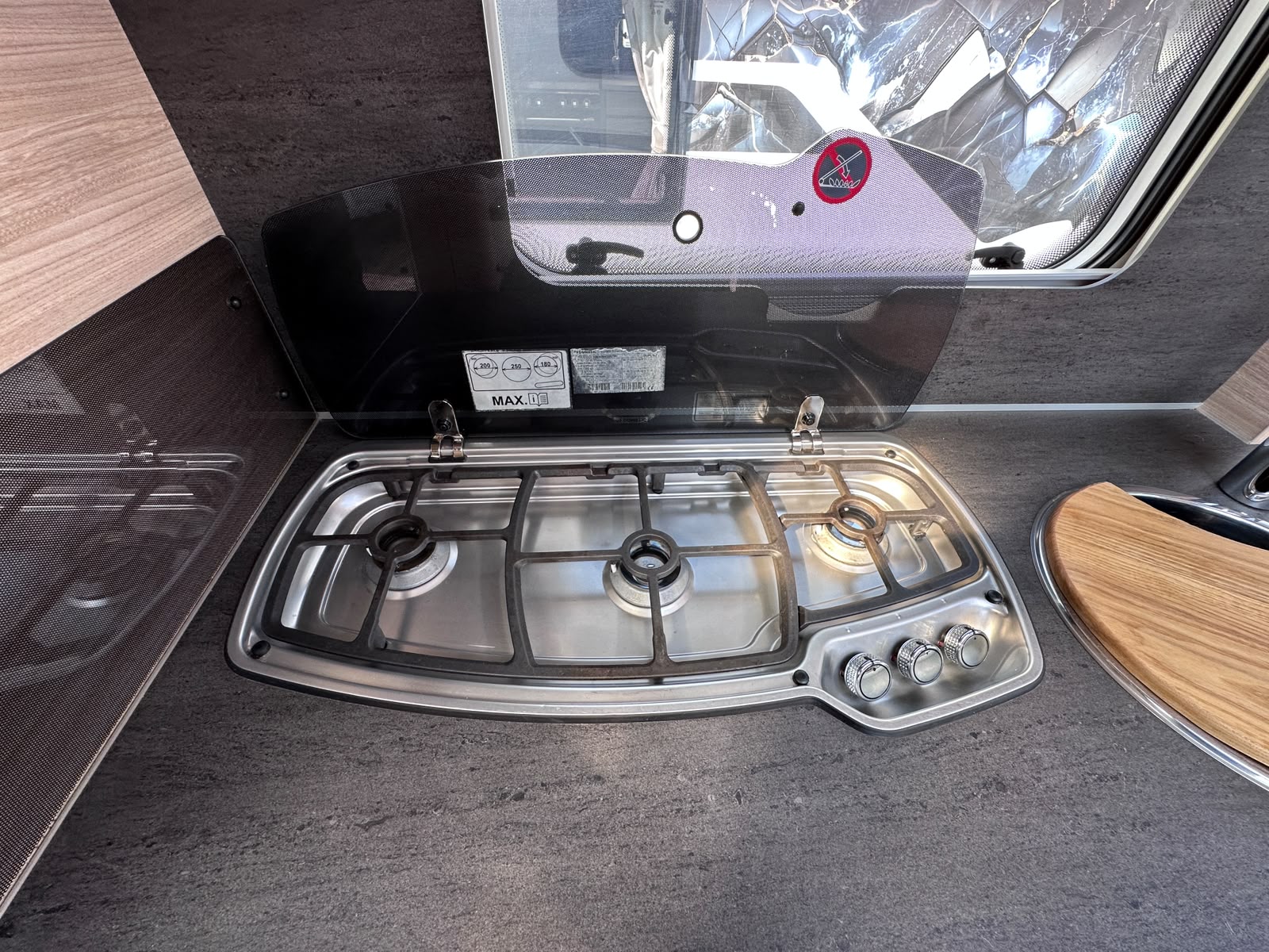 Knaus Südwind 450 UE – 2020 Caravan - Image 32