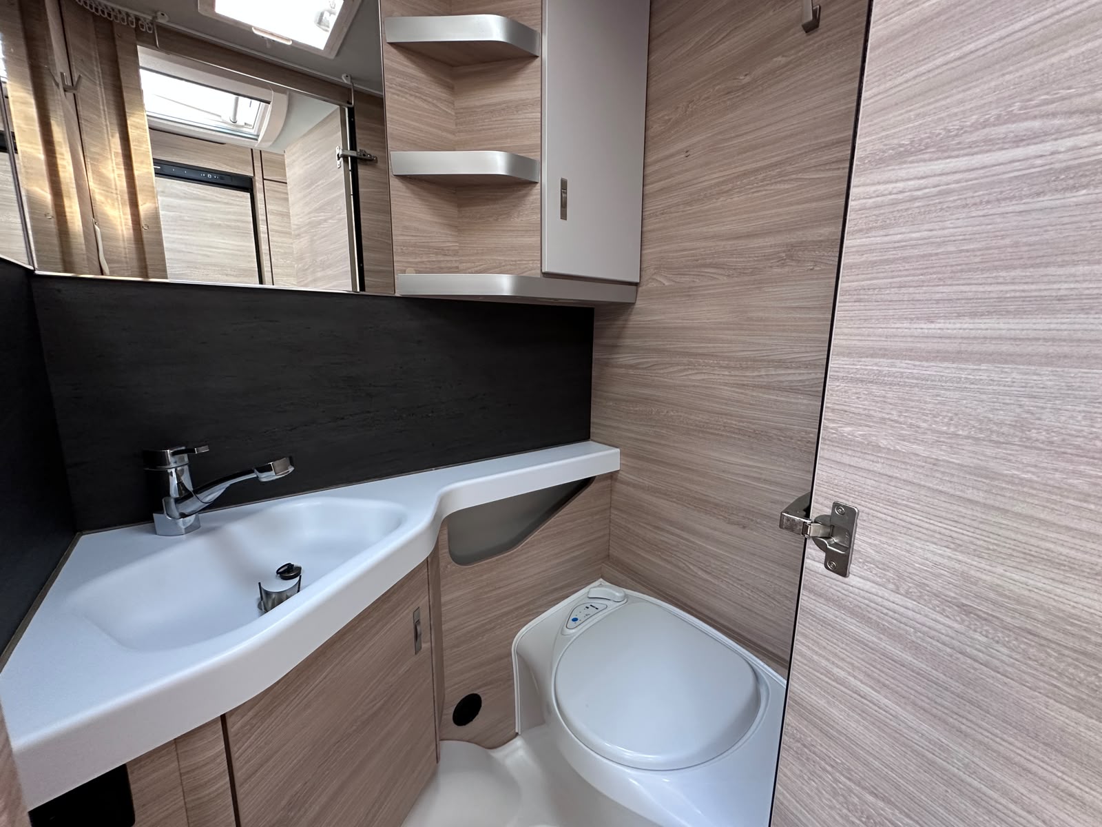 Knaus Südwind 450 UE – 2020 Caravan - Image 43