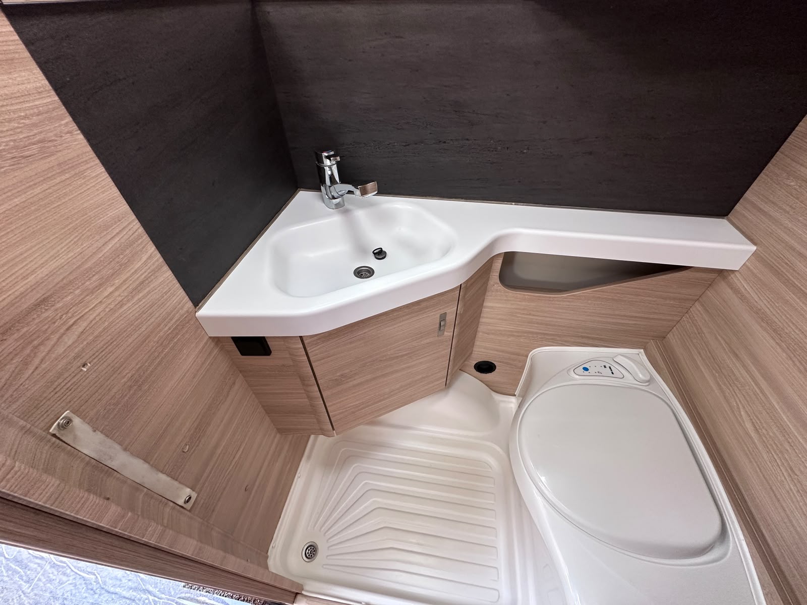 Knaus Südwind 450 UE – 2020 Caravan - Image 44