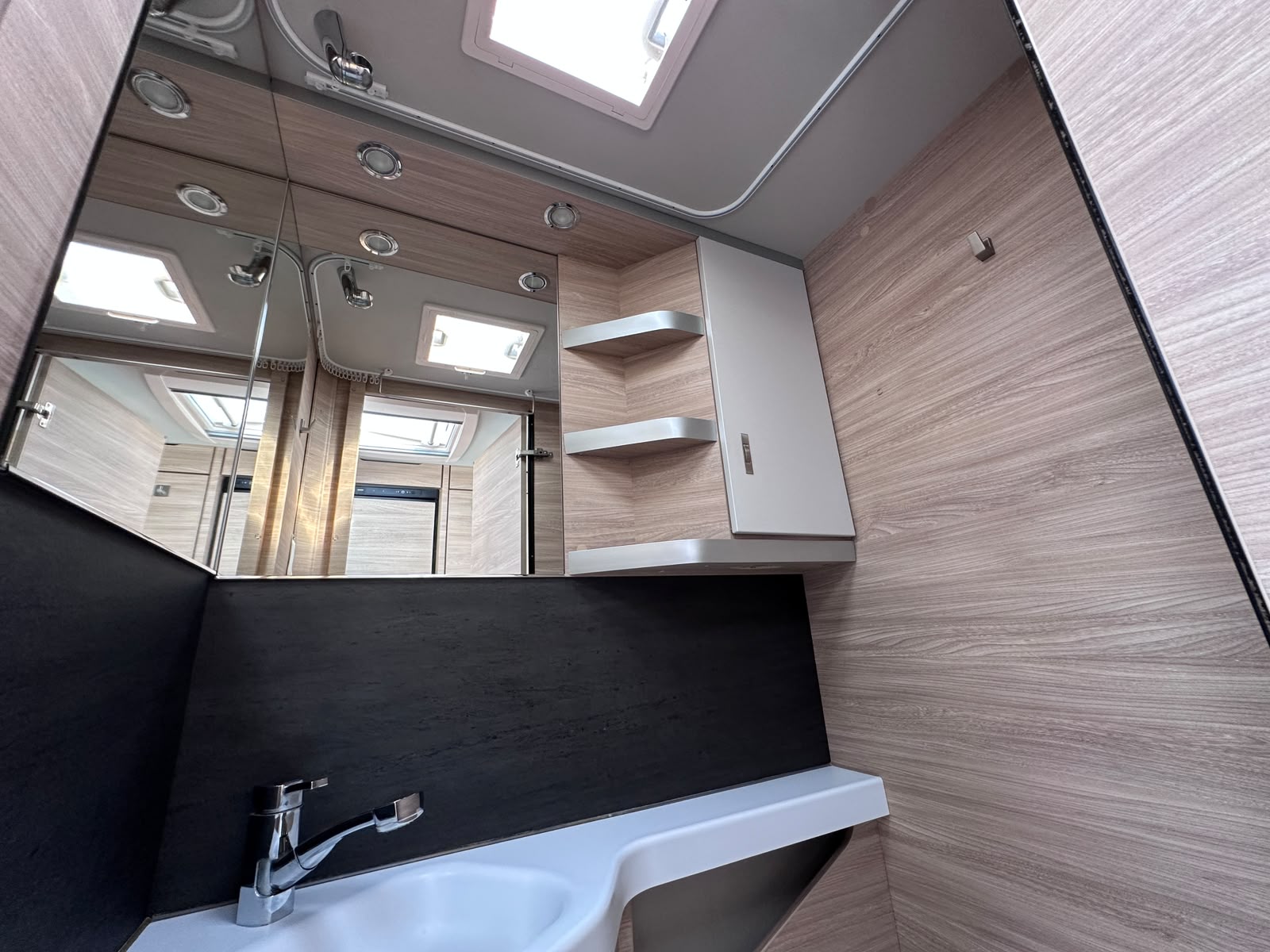 Knaus Südwind 450 UE – 2020 Caravan - Image 57