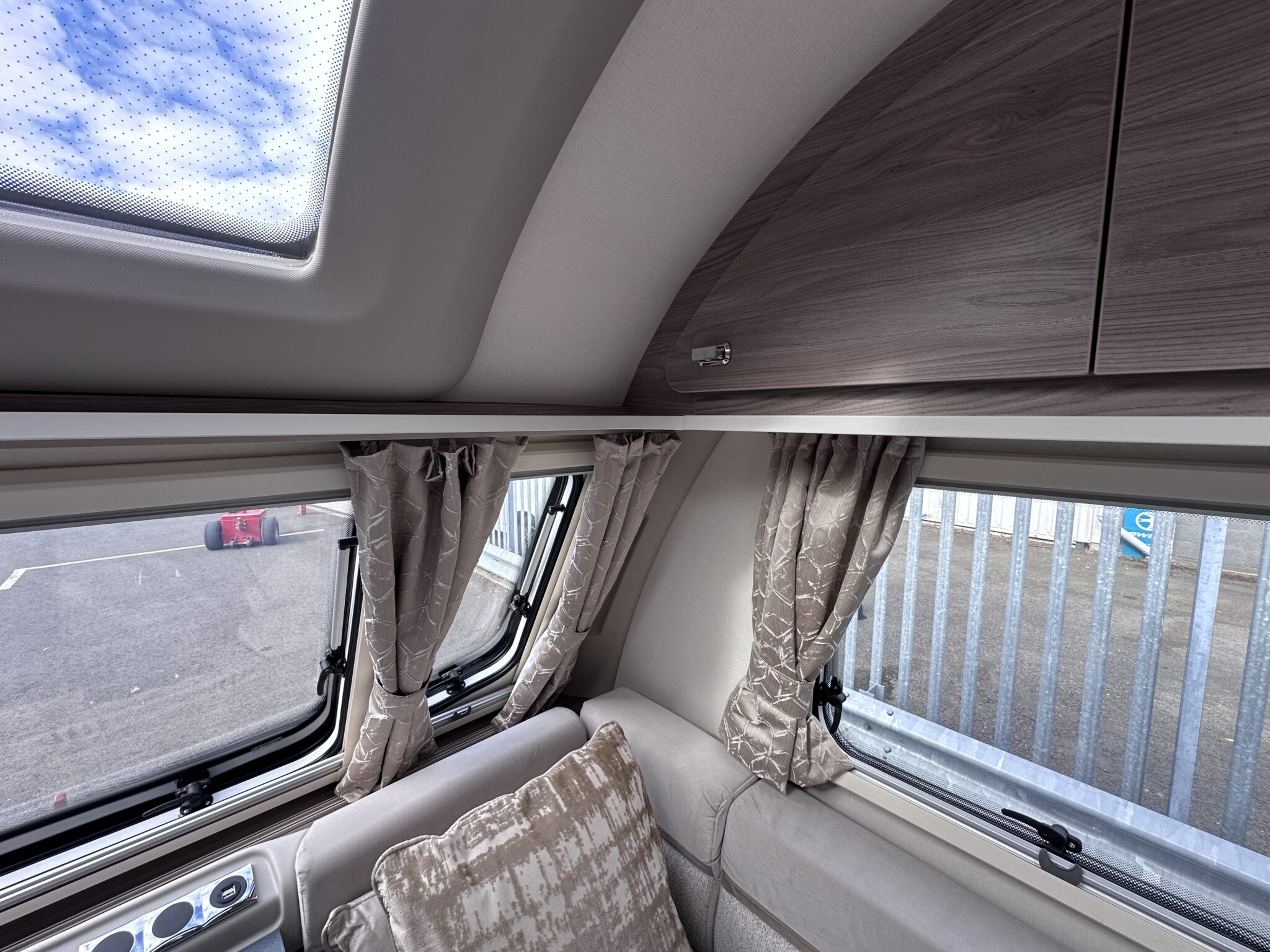 Swift Sunrise 880 – 2023 Caravan - Image 38