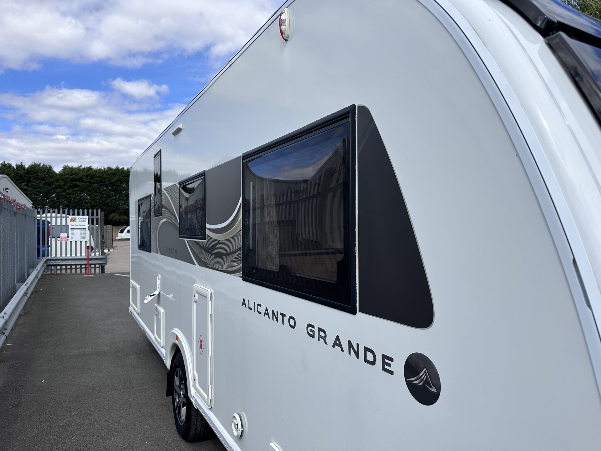 Bailey Alicanto Grande Lisbon – 2022 Caravan - Image 5