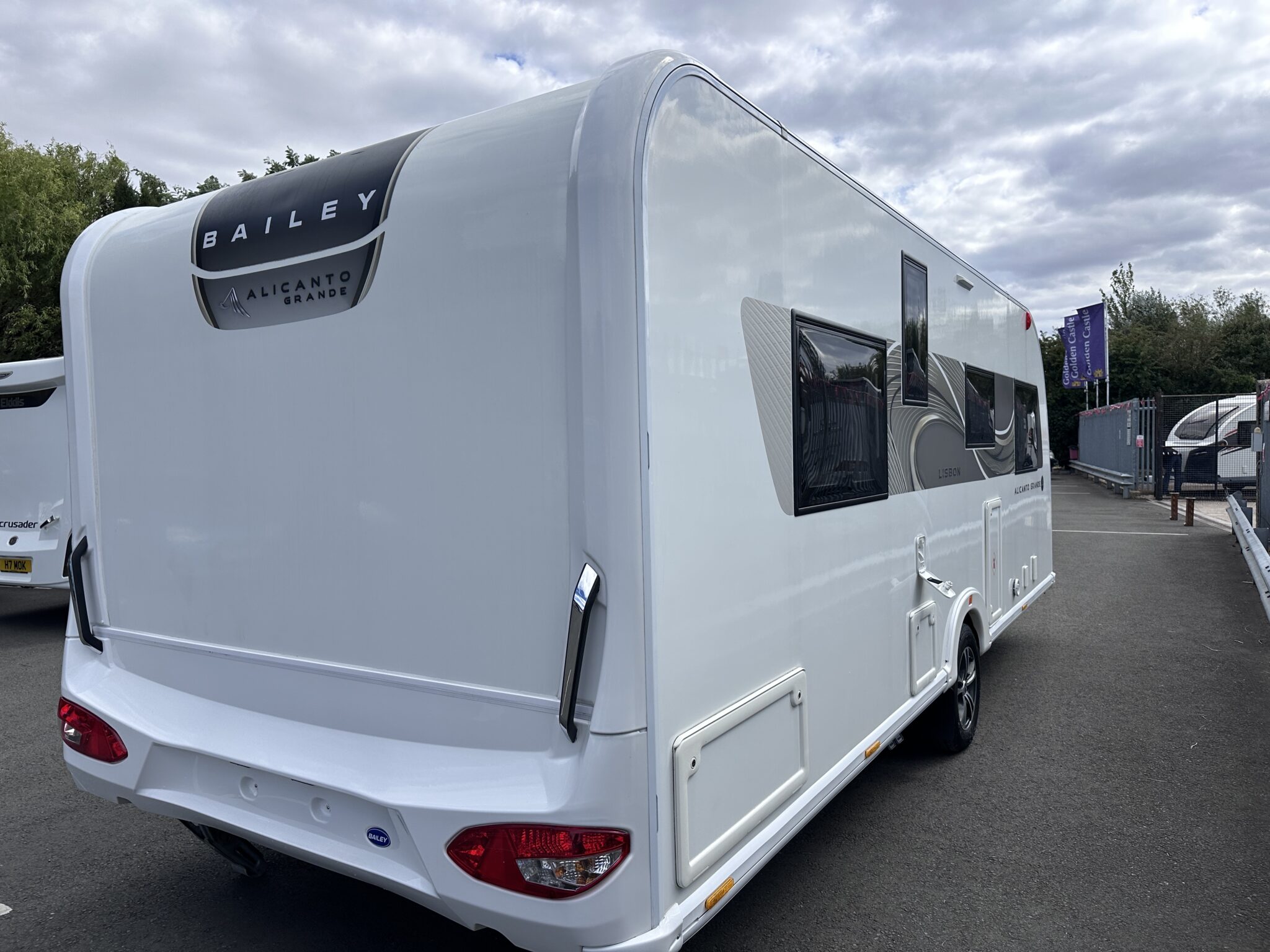 Bailey Alicanto Grande Lisbon – 2022 Caravan - Image 7