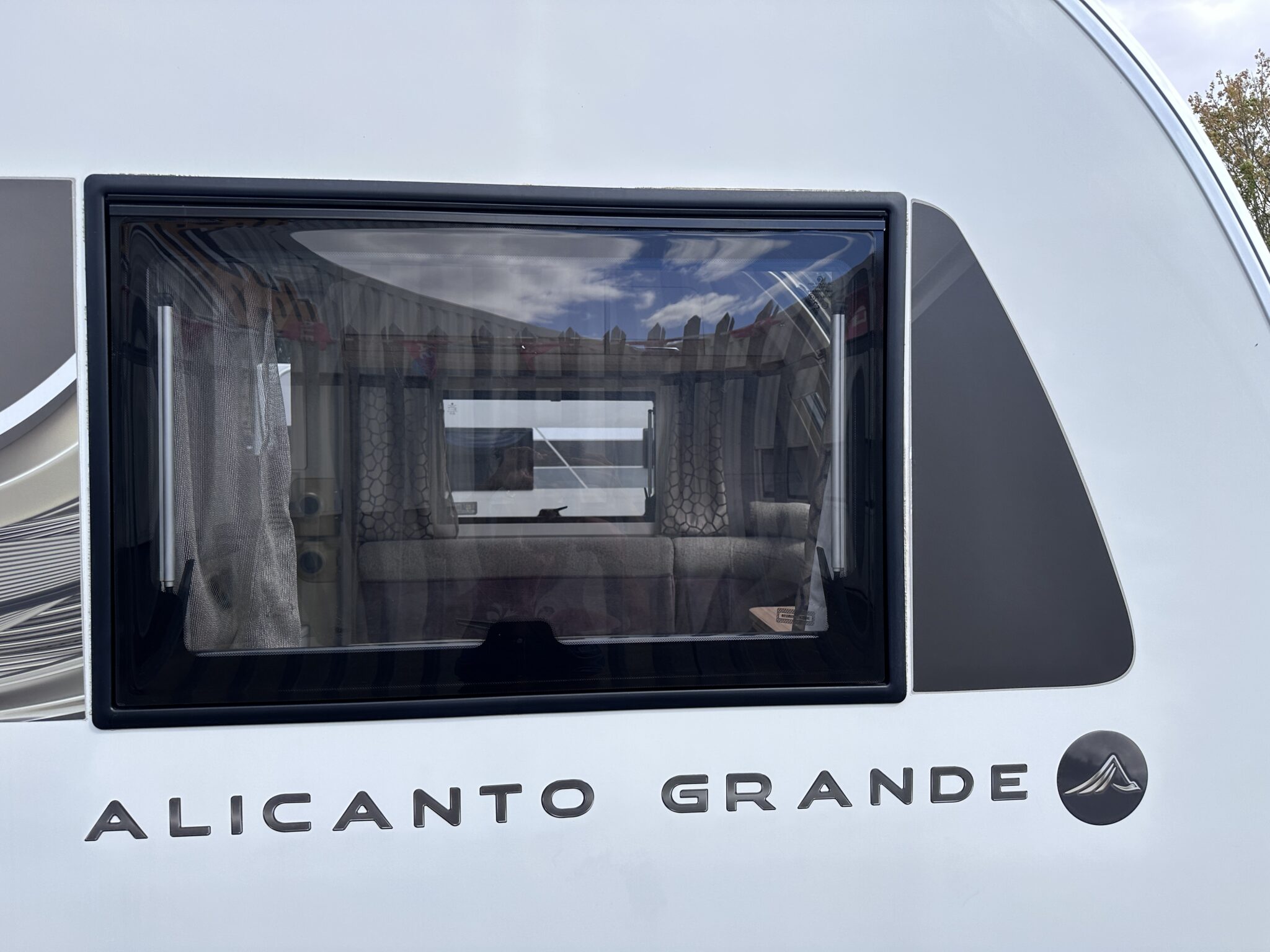 Bailey Alicanto Grande Lisbon – 2022 Caravan - Image 17