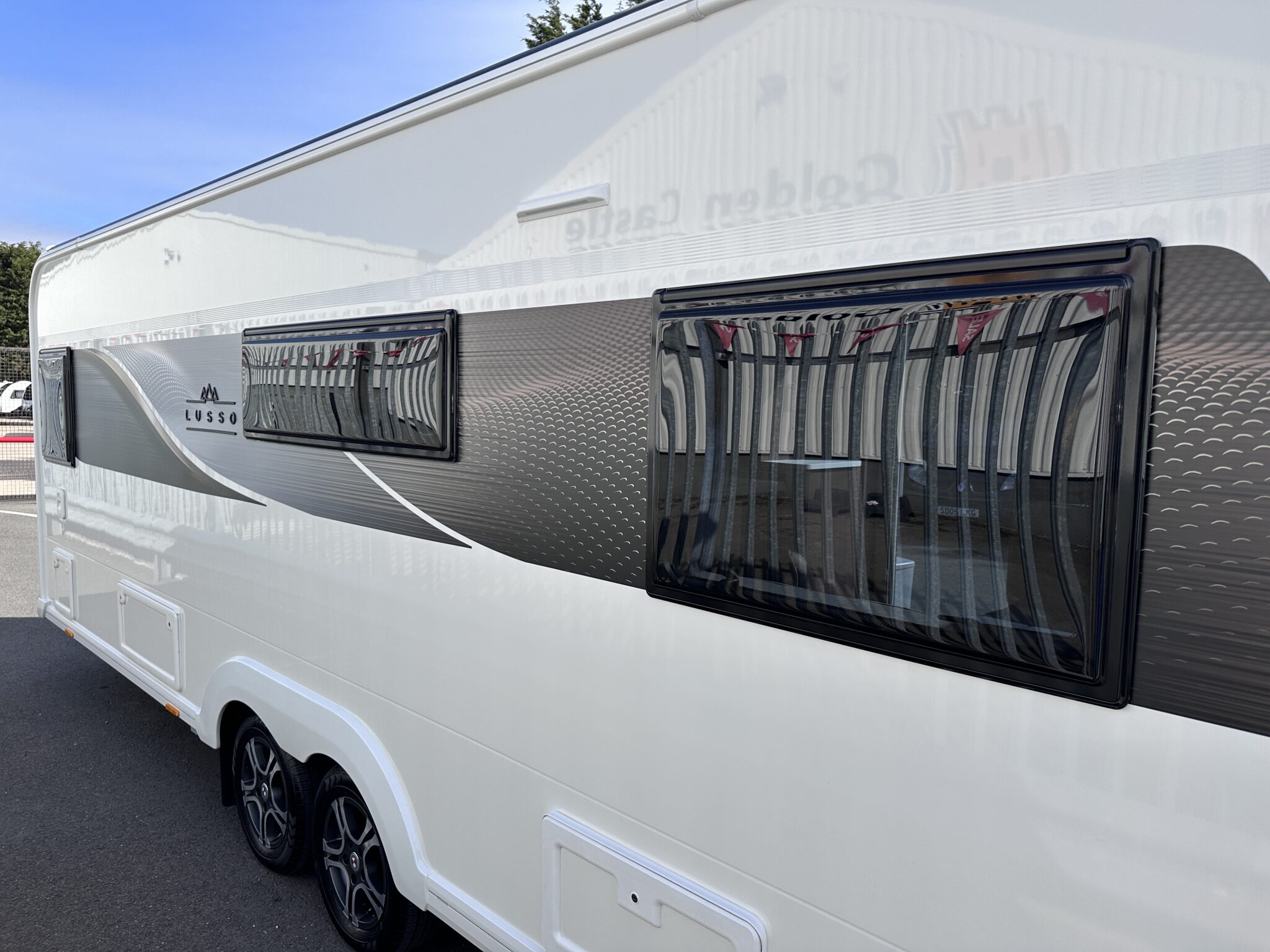 Coachman Lusso III — 2027 Season - Image 42
