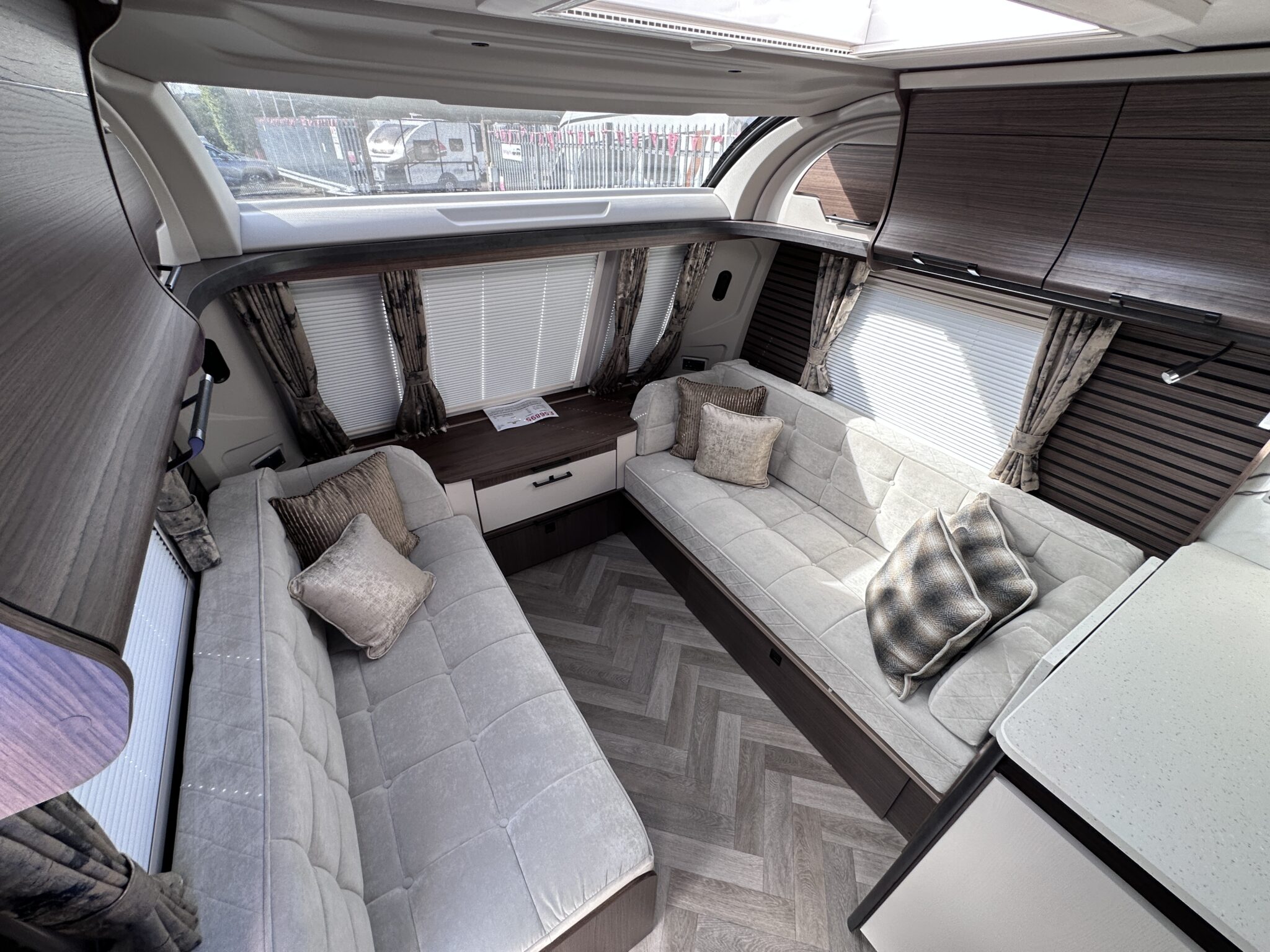 Coachman Lusso III — 2027 Season - Image 49