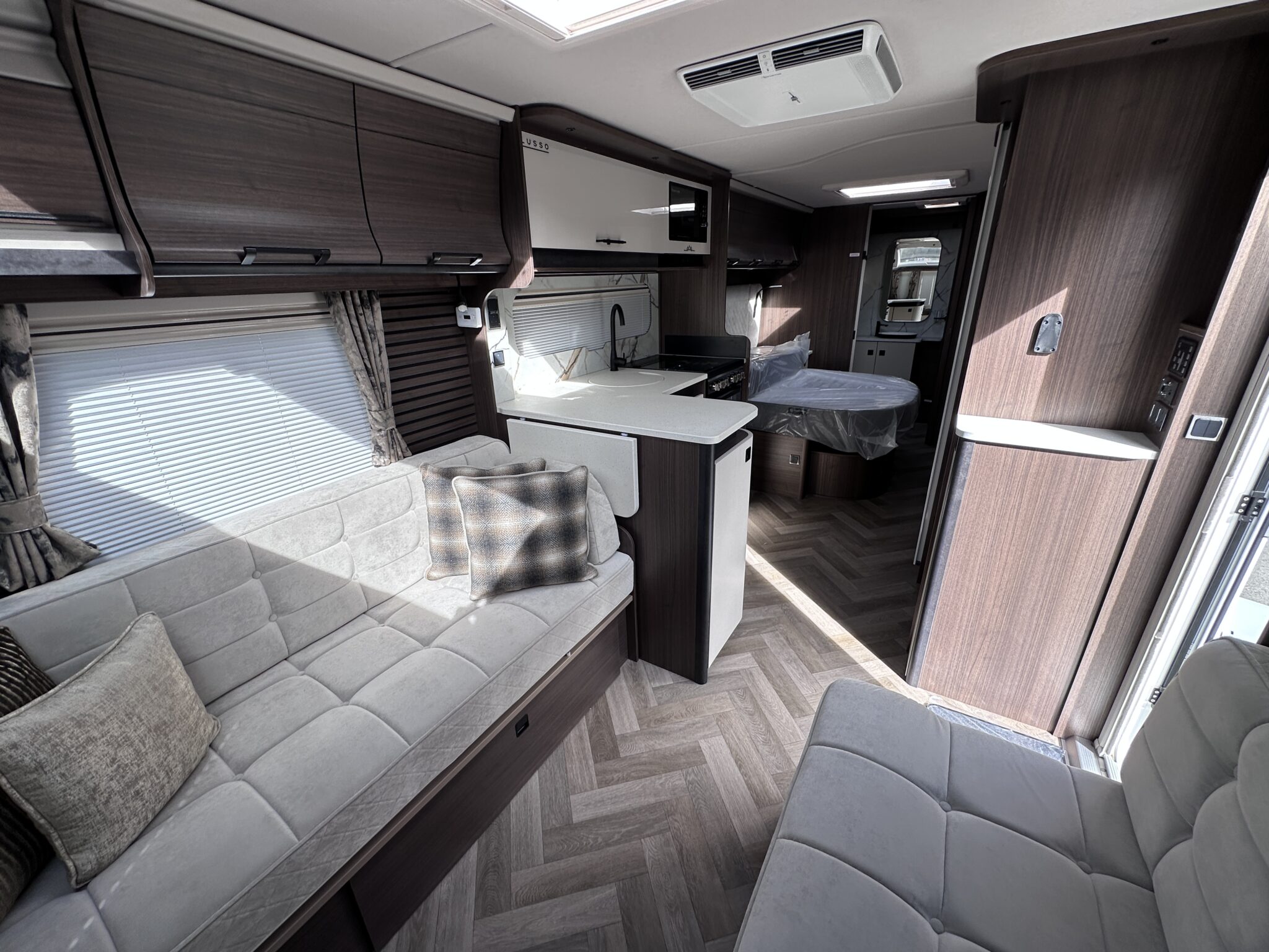 Coachman Lusso III — 2027 Season - Image 50