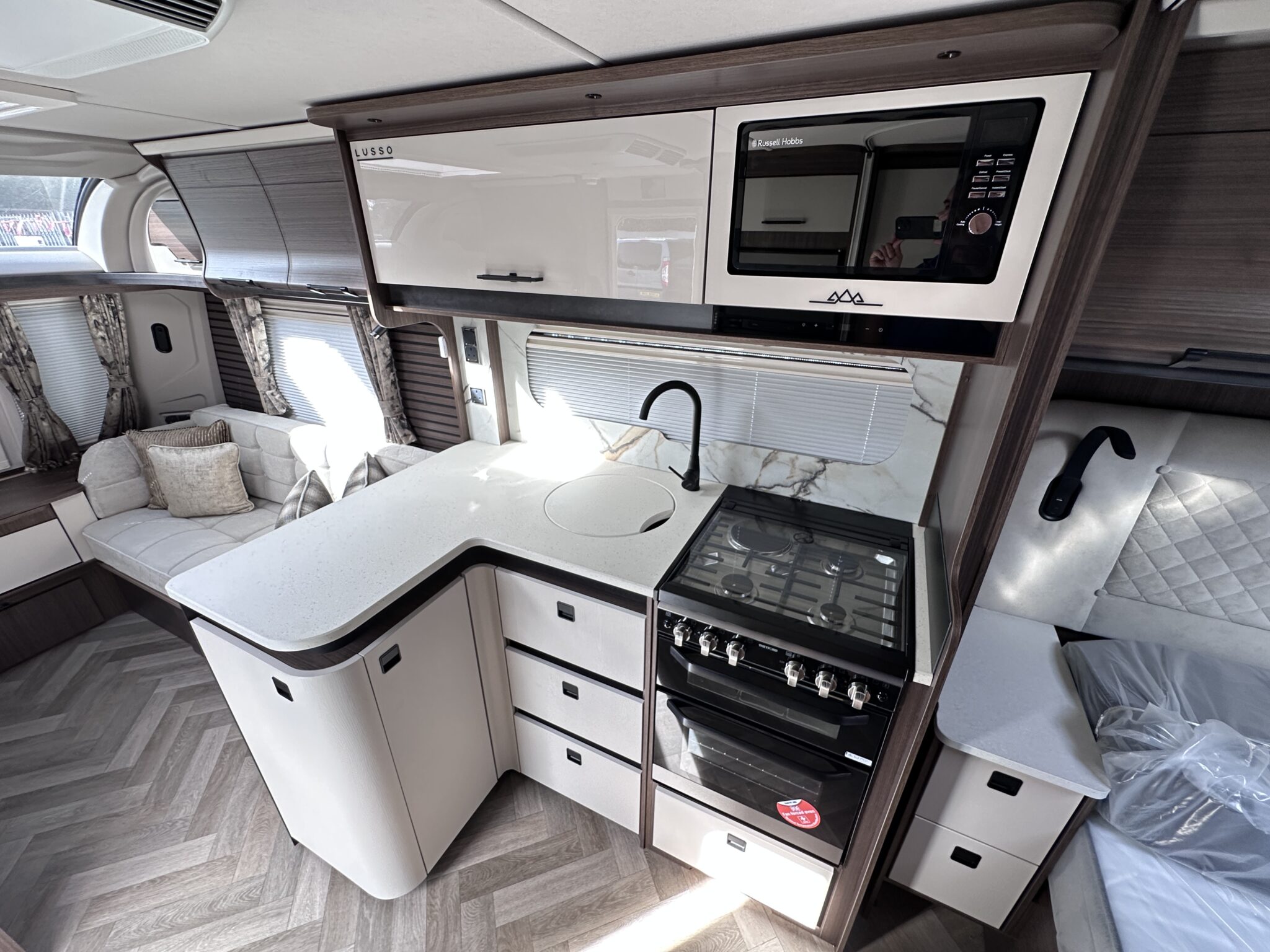 Coachman Lusso III — 2027 Season - Image 51