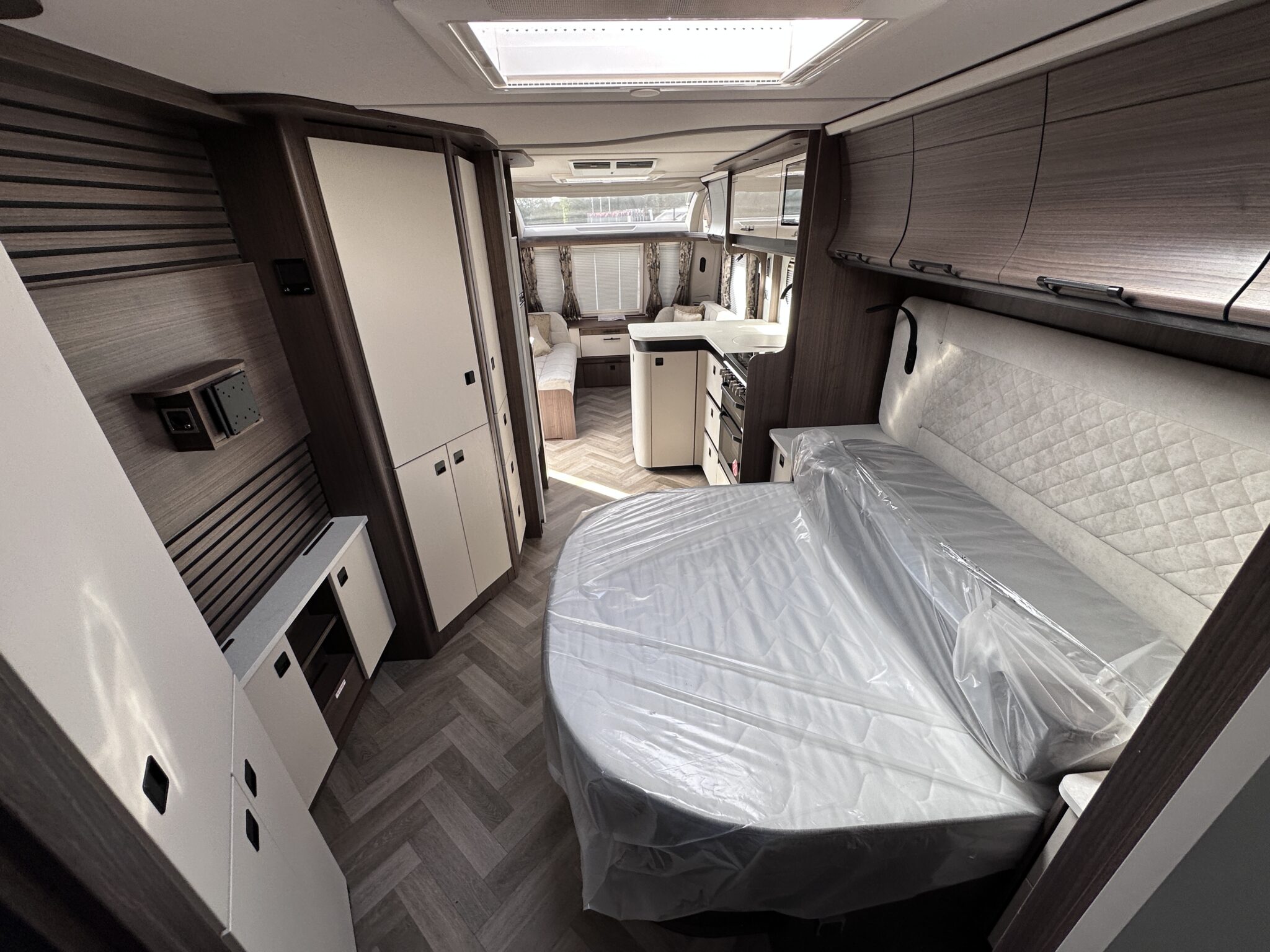 Coachman Lusso III — 2027 Season - Image 55
