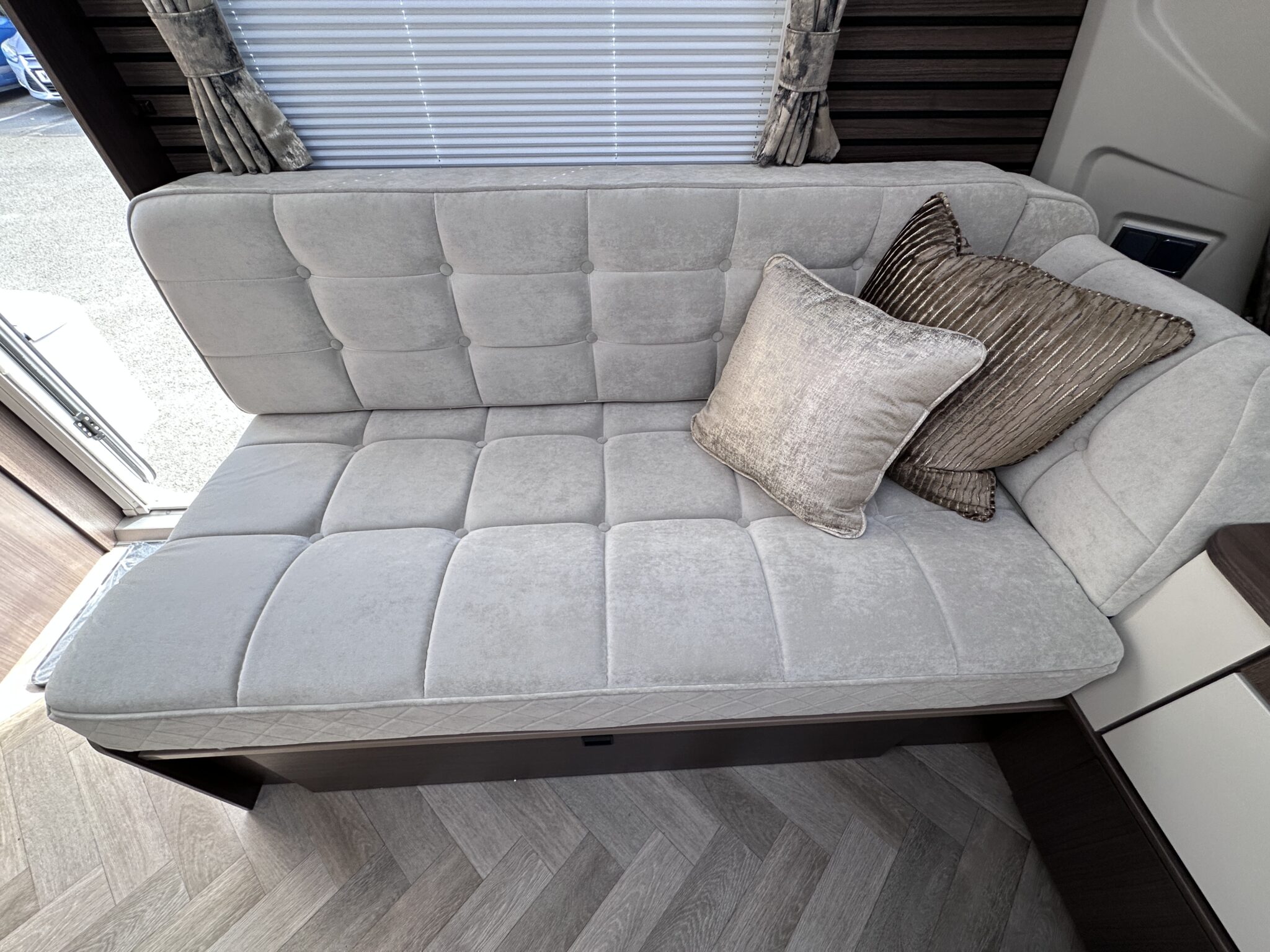 Coachman Lusso III — 2027 Season - Image 56