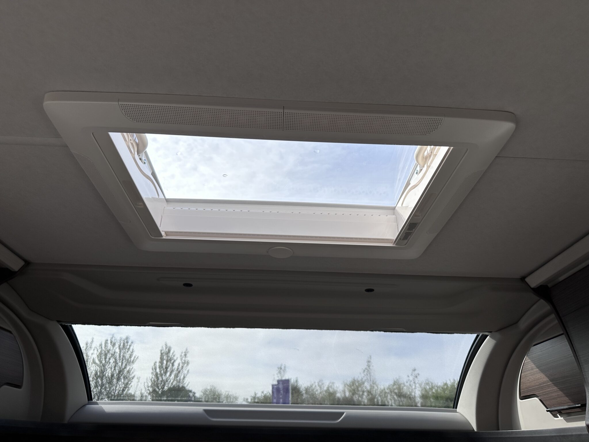 Coachman Lusso III — 2027 Season - Image 77