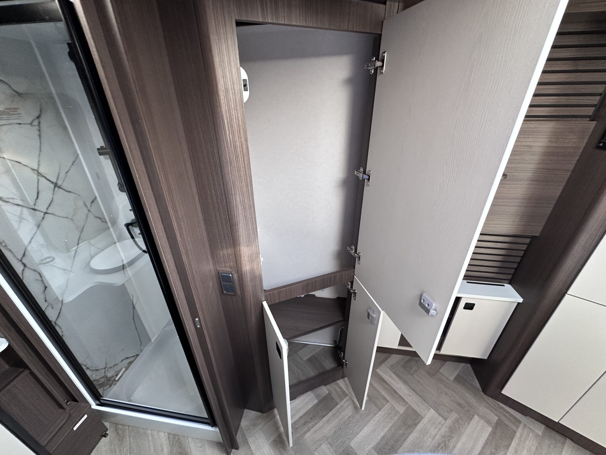 Coachman Lusso III — 2027 Season - Image 110