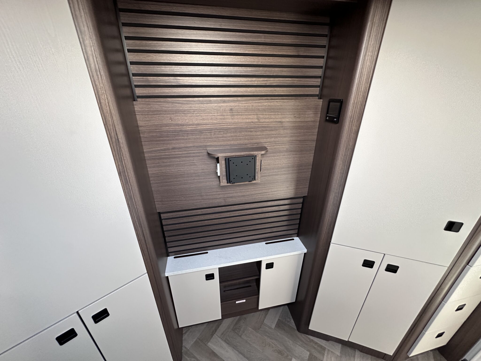 Coachman Lusso III — 2027 Season - Image 111