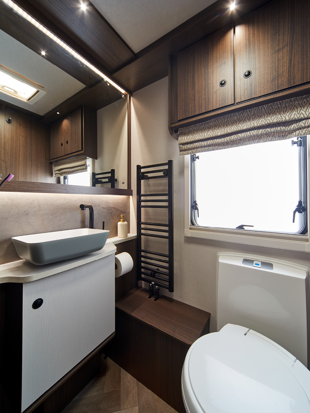 Coachman Laser 855 Xtra — 2027 Season - Image 9