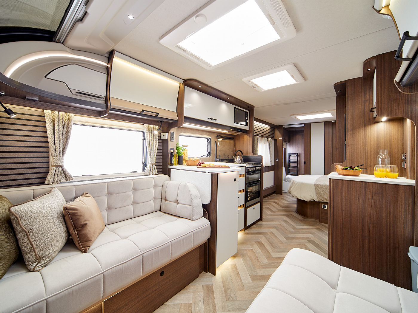 Coachman Laser 875 Xtra — 2027 Season - Image 2