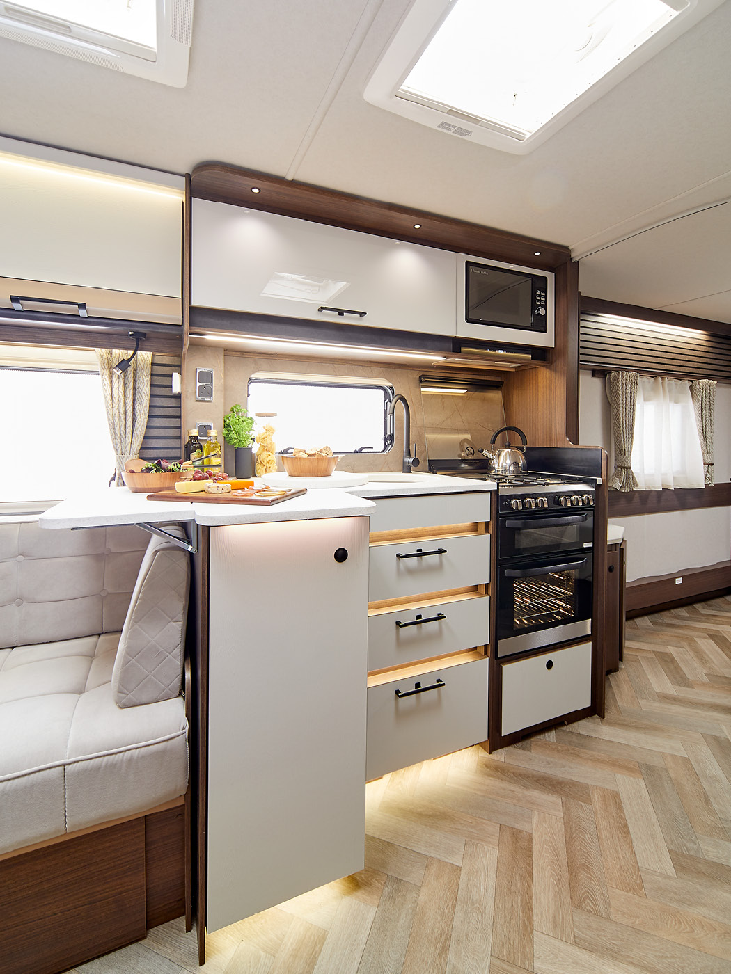Coachman Laser 875 Xtra — 2027 Season - Image 5