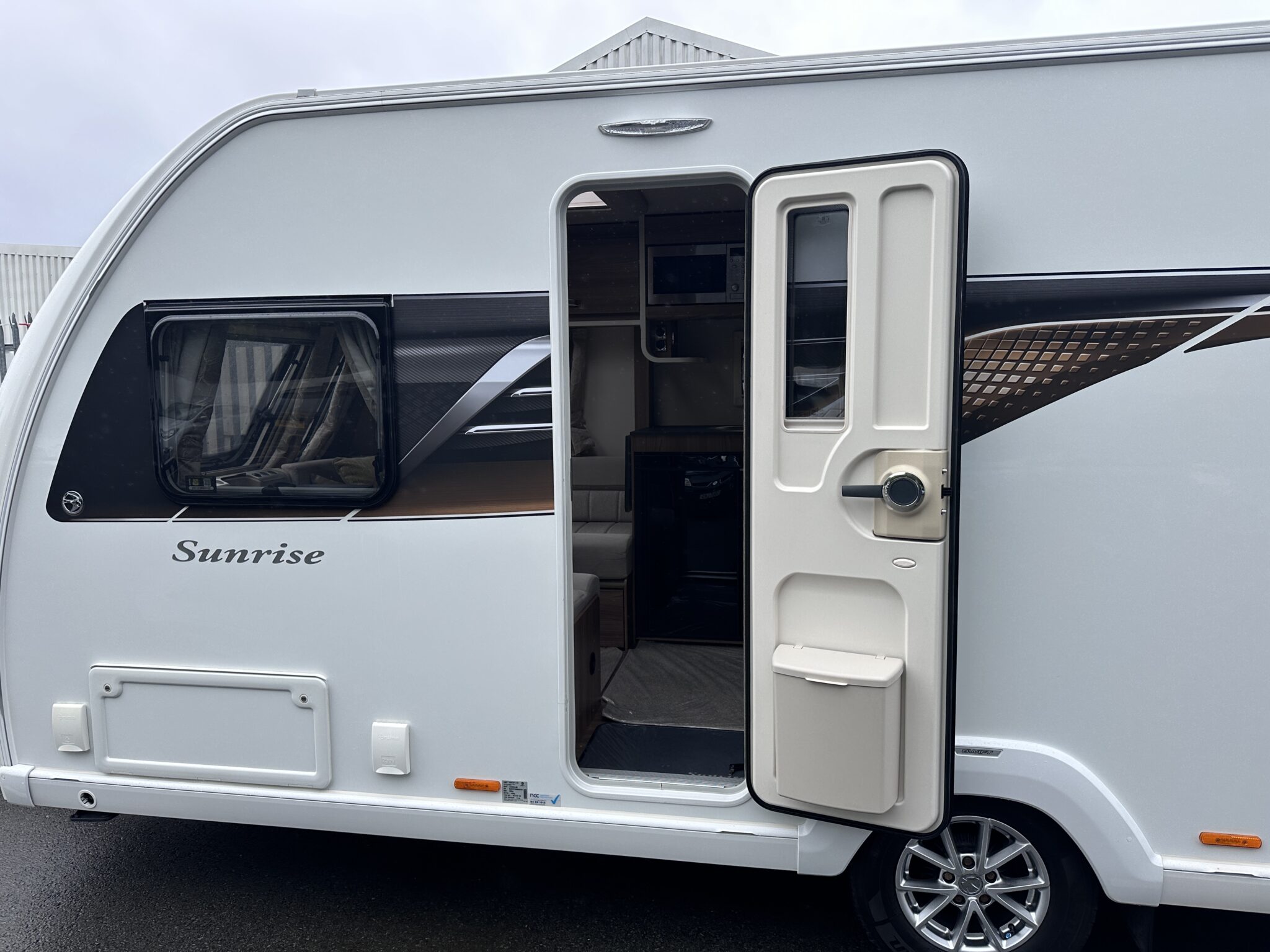 Swift Sunrise 580 – 2022 Caravan - Image 10