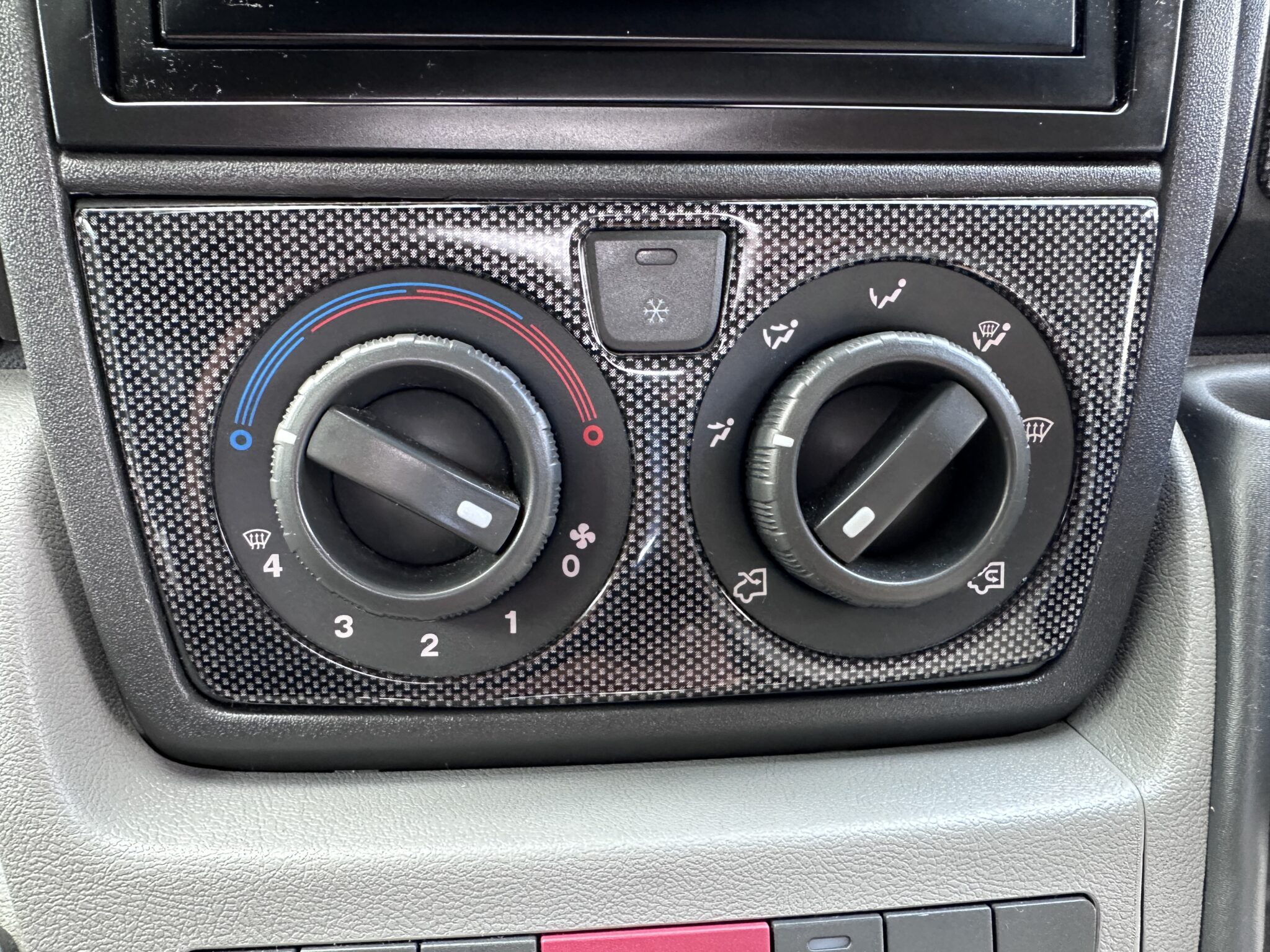 Auto-Sleeper Symbol – 2008 Motorhome - Image 32