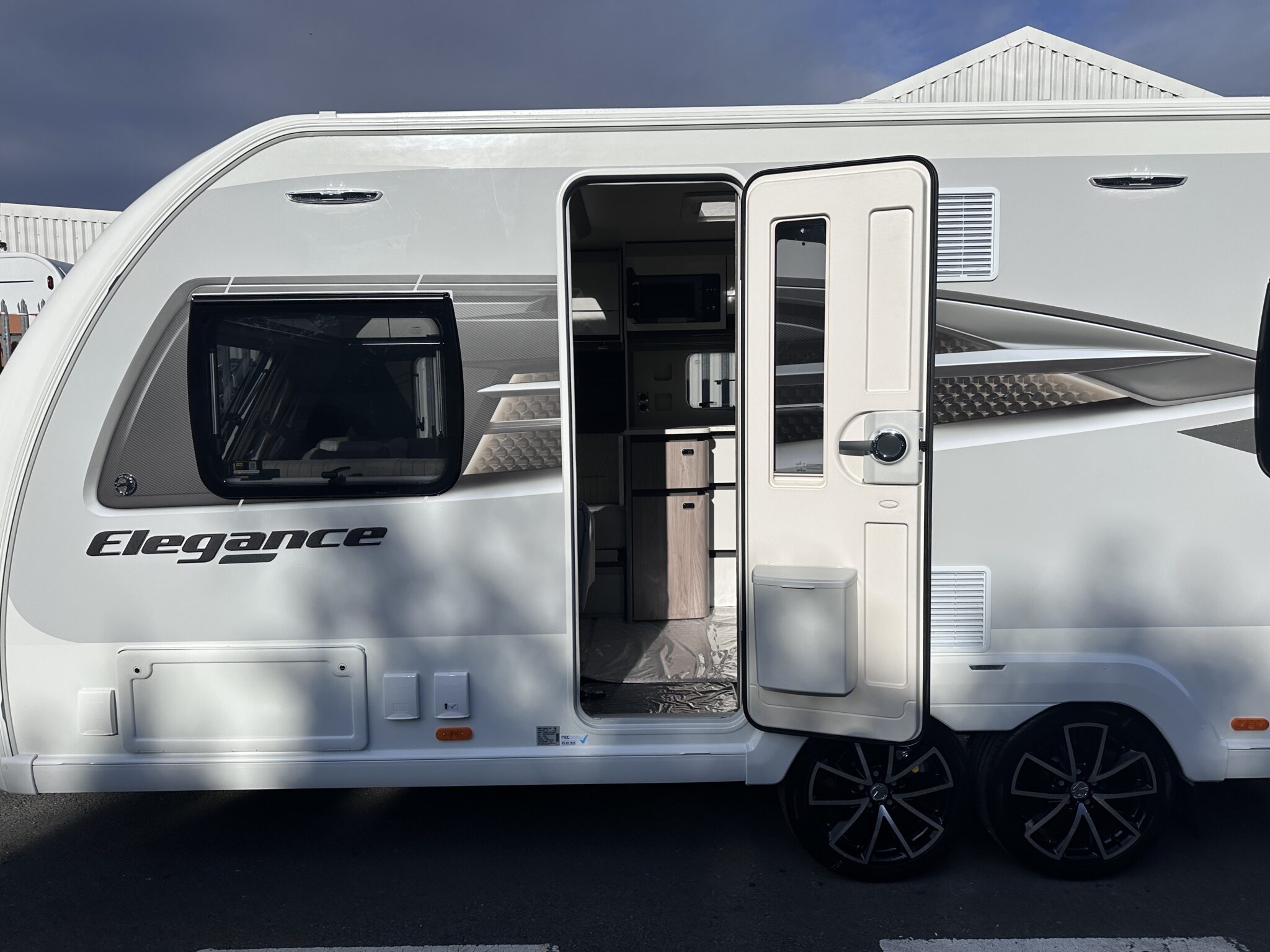 Swift Elegance Grande 845 — 2027 Season - Image 14