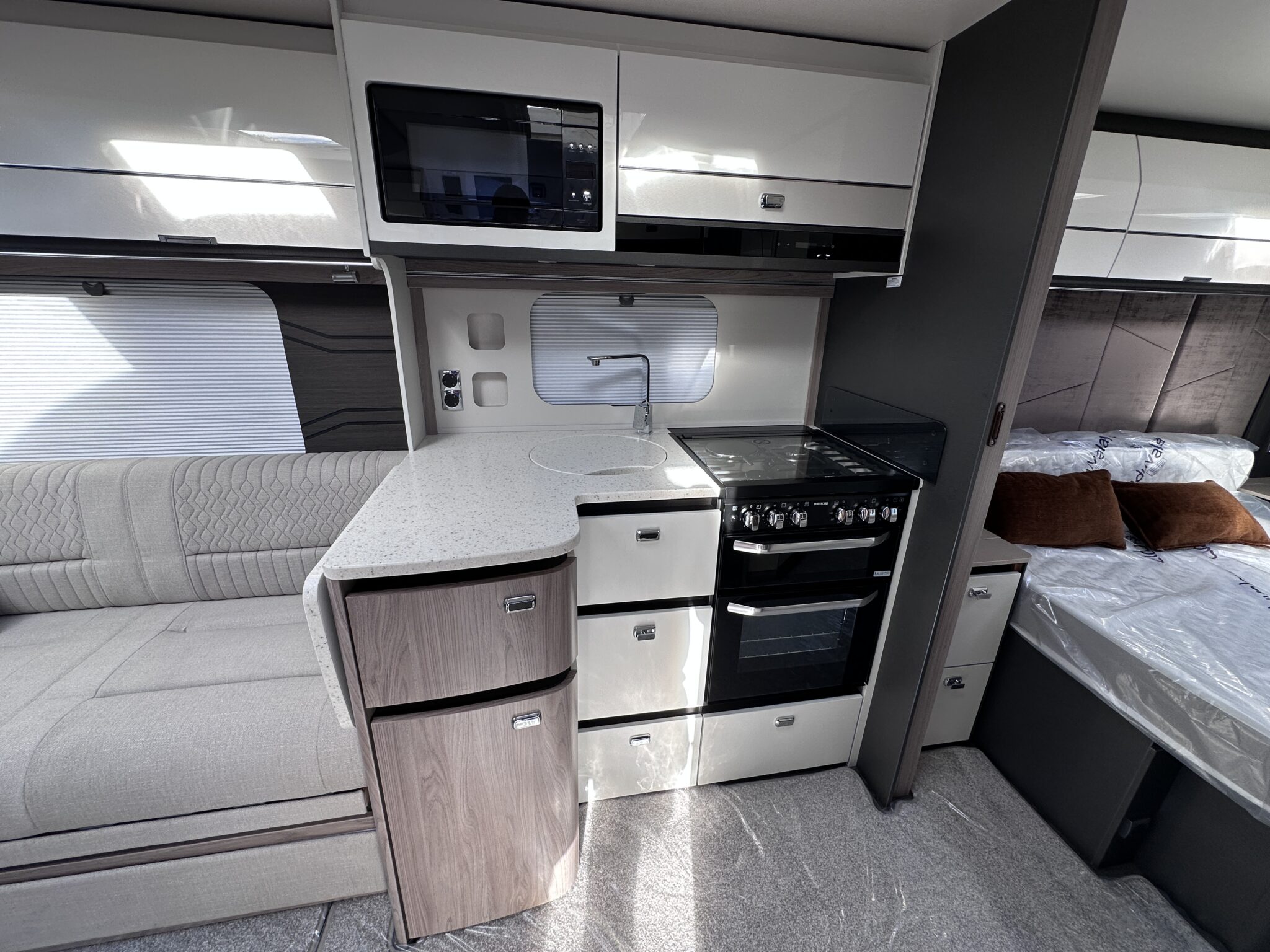 Swift Elegance Grande 845 — 2027 Season - Image 34