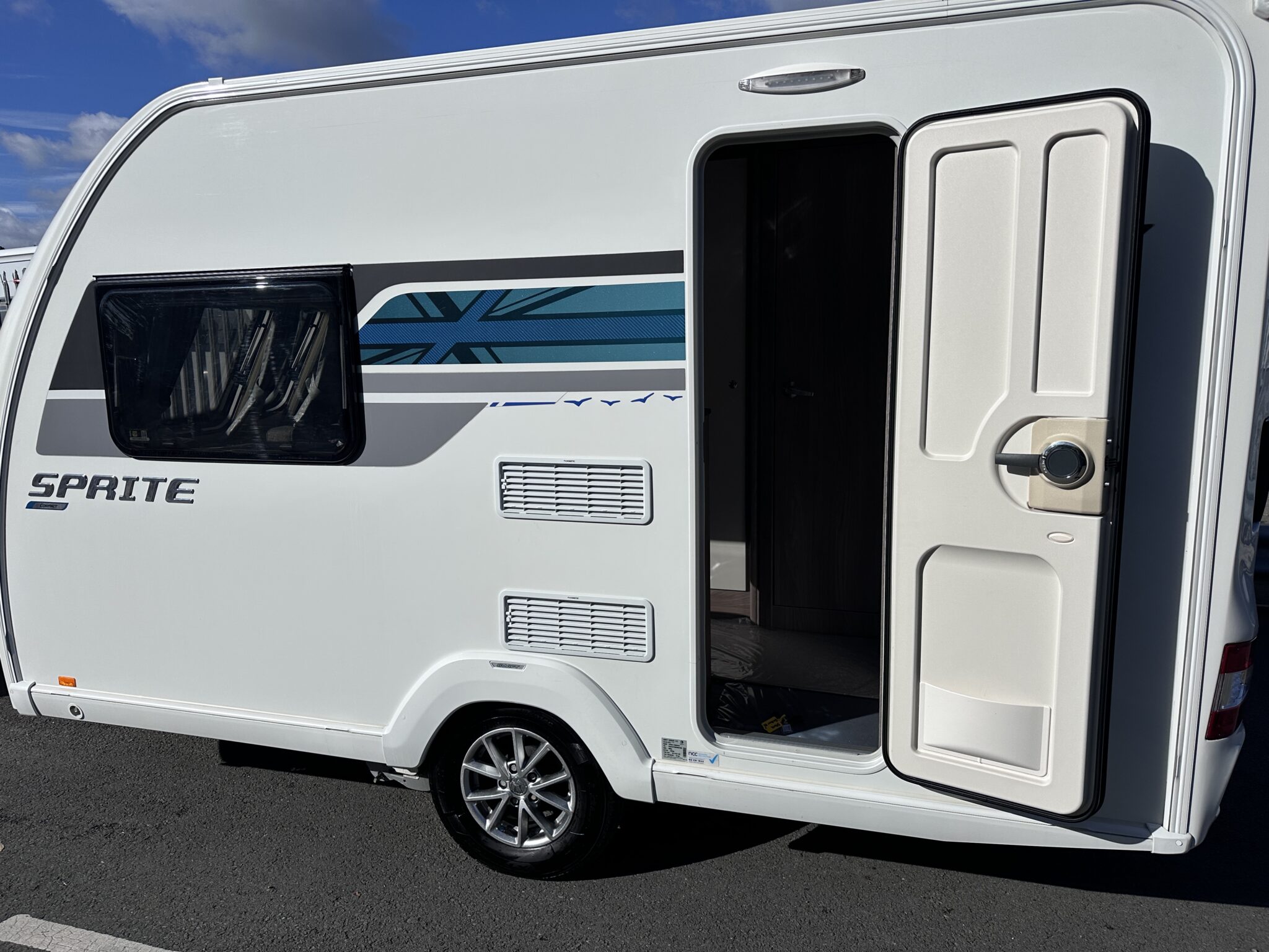 Swift Sprite Compact – 2023 Caravan - Image 10